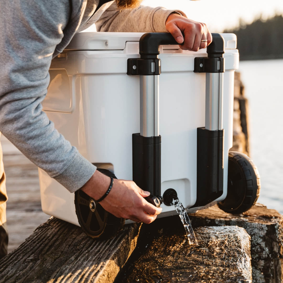 YETI Roadie 48 Wheeled Cool Box drainage