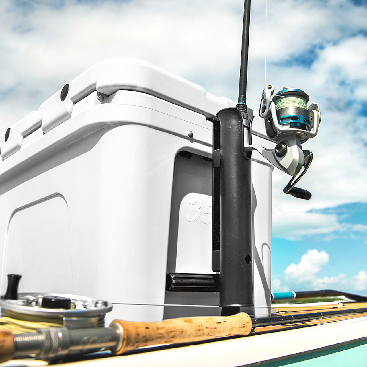https://stonesboatyard.co.uk/cdn/shop/products/Rod_Holster_Cooler_Accessories_Product_Overview_Image_Lifestyle_1x_1fec2e61-84c0-4024-bbd8-22a69bd7e9cb.jpg?v=1681741773&width=1445